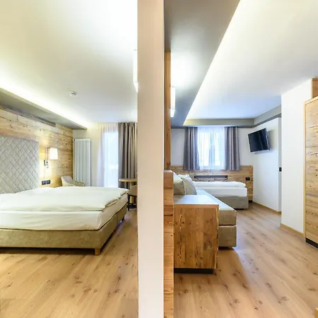 Hotel Crozzon Madonna di Campiglio Exterior photo
